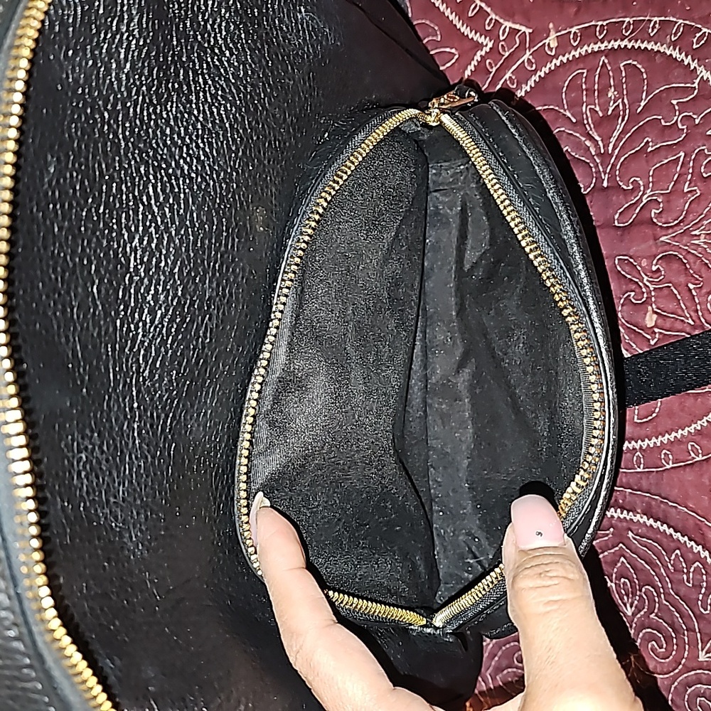 Backpack - Picture 3 of 4